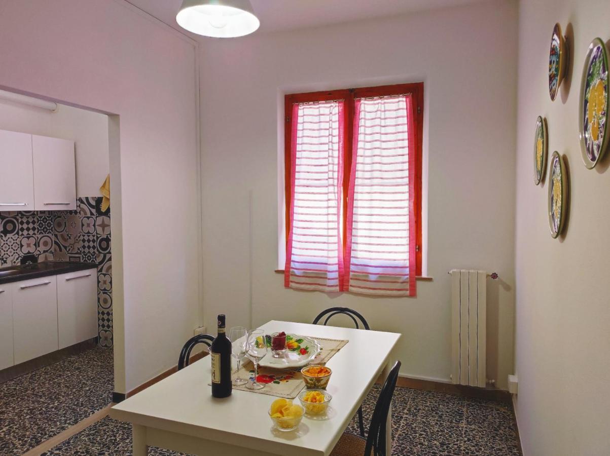 Apartment Lovely Balcony San Gimignano